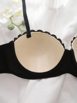 DelicateAllure 1pc Underwire Lightly Padded Floral Bra