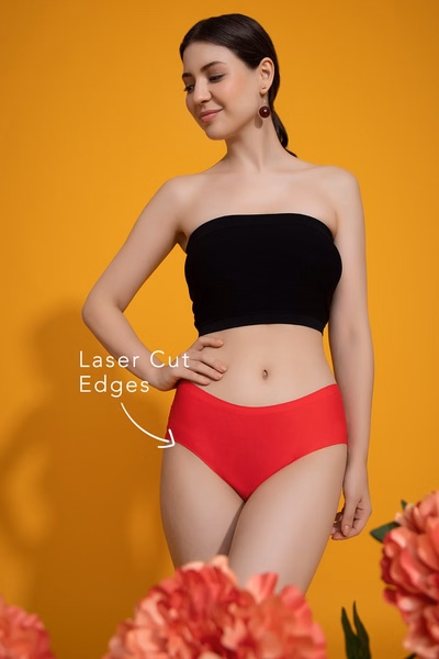 Mid Waist Seamless Laser-Cut Hipster Panty in Red