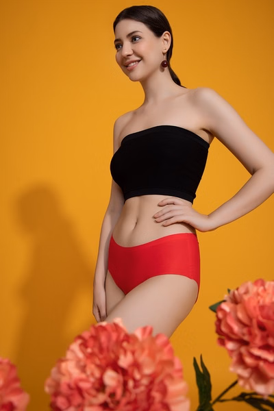Mid Waist Seamless Laser-Cut Hipster Panty in Red