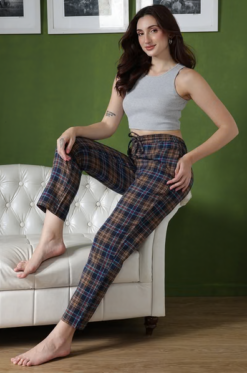 Classic Checkered Pyjama in Navy - Cotswool